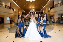 H'Hen Niê 'quậy tưng' cùng hội bạn Miss Universe 2018 làm phù dâu Hoa hậu Thái Ning Sophida