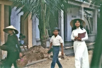 Đà Nẵng năm 1964 trong ảnh của Lonnie M. Long