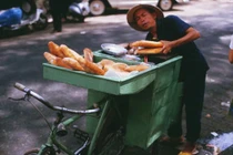 Loạt ảnh cực lý thú về bánh mì ở Sài Gòn xưa