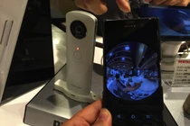Cận cảnh máy ảnh 360 độ siêu nhỏ Ricoh Theta