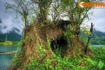 Cảnh tượng hoang tàn ở dinh thự của bạo chúa Tây Bắc 