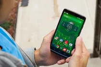 6 mẫu smartphone rất đáng mua dù vẻ ngoài "thô kệch"