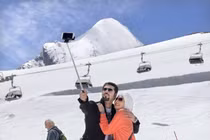 Nhà giàu Trung Đông đổ xô đi trượt tuyết tránh nóng