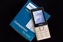  Ngắm điện thoại Philips E170 900.000 đồng tính năng '2 trong 1'