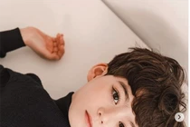 Vẻ đẹp của cậu bé lai 6 tuổi được mệnh danh 'thiên thần nhí đẹp trai nhất TG