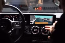 Chơi game trên xe Mercedes