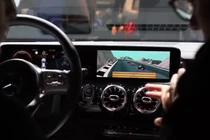 Chơi game trên xe Mercedes