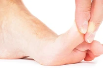 Phá án bằng dấu vân chân dính máu