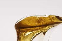 Chăm sóc vùng "tam giác mật" đúng cách như thế nào?