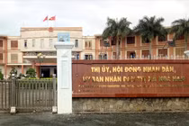 Đánh dân, Phó Chánh Thanh tra ở Sóc Trăng bị... hạ lương