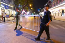 Người dân nói về 'điểm cộng', 'điểm trừ' trên phố đi bộ Hồ Gươm