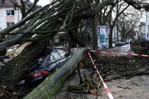 Bão lớn đổ vào châu Âu, ít nhất 8 người đã thiệt mạng