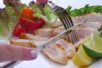 Quan tham Trung Quốc thích gái trẻ, nghiện ăn đuôi cá sấu dài cả mét