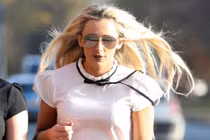 Nữ cai ngục bị bắt vì “có quan hệ không phù hợp” với tù nhân