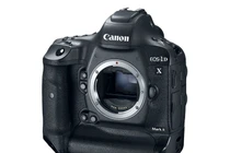 Soi máy ảnh canon EOS 1D X Mark II giá hơn 133 triệu đồng