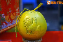 Ngắm loạt quà hình gà đẹp, độc, lạ ở chợ Tết Hà Nội