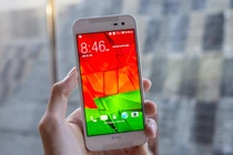  4 smartphone màn hình full HD, RAM 2 GB, giá dưới 3 triệu 