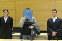 Đầu độc đồng nghiệp tới sống thực vật vì... thích thí nghiệm?