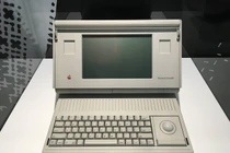 Tận mục loạt hiện vật cực độc trong “bảo tàng lịch sử Apple“