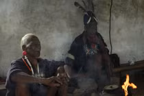 Ảnh ấn tượng thợ “lấy đầu người” cuối cùng của bộ tộc Ấn Độ