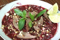 Loạt món ăn từ lợn của người Việt khiến Tây chết khiếp 