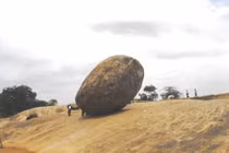 Sự thực choáng váng hòn đá cổ cân bằng trên dốc thách thức người dịch chuyển