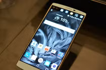 Trên tay chiếc điện thoại hai màn hình của LG