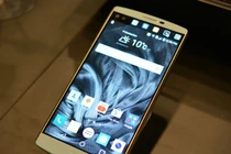 Trên tay chiếc điện thoại hai màn hình của LG