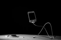 Những cách sạc điện thoại thông minh và tránh chai pin