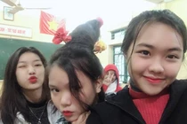 "Cây thông tóc" mang Giáng sinh ấm áp đến lớp học thân yêu