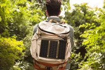 Cận cảnh bộ sạc pin năng lượng mặt trời mỏng như giấy