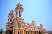 Khám phá Tòa Thánh cốt tre nổi tiếng thế giới của VN