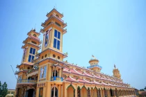 Khám phá Tòa Thánh cốt tre nổi tiếng thế giới của VN