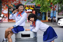 Trai Sài thành hóa trang nữ sinh bị "ném đá" vì phản cảm