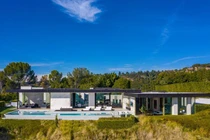 Tăng gần 500 tỷ sau vài tháng, ngôi nhà có giá bằng cả một làng có gì?