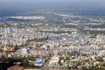 Trung tâm thương mại cho người thu nhập trung bình-khá