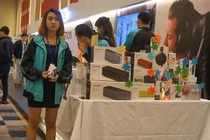 Tai nghe “chất” tràn ngập tại triển lãm âm thanh di động HN