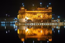 Cận cảnh đền thờ bọc vàng nổi tiếng nhất thế giới