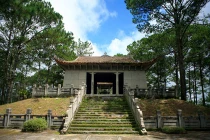 Vẻ đẹp hoang phế của lăng mộ bố vợ vua Bảo Đại