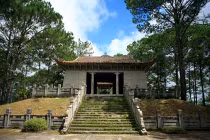 Vẻ đẹp hoang phế của lăng mộ bố vợ vua Bảo Đại