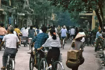 Kho ảnh khổng lồ về VN 1991-1993: Độc đáo phố cổ HN