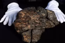 Soi đá thiên thạch ở chùa Tam Chúc khiến quốc tế phát sốt 