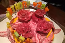 Phát điên với bánh sinh nhật làm từ thịt của teen Nhật