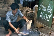 Kho ảnh khổng lồ về VN 1991-1993: Nhậu nhẹt ở Hà Nội