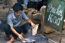 Kho ảnh khổng lồ về VN 1991-1993: Nhậu nhẹt ở Hà Nội