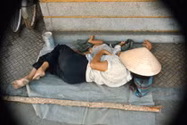 Loạt ảnh đầy tương phản về phụ nữ Sài Gòn trước 1975