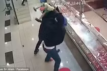 Trộm “nhục” vì thấy vàng trước mắt mà không tài nào lấy được