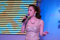 Quỳnh Nga, Thu Thủy hát nhép bị phát hiện ngay trên sân khấu