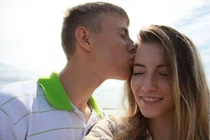 Thanh niên bị bạn gái bỏ đói suốt 9 tháng và tưới nước sôi...