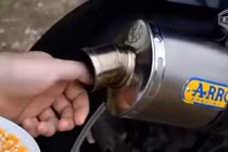 Video: Biến xe máy thành máy nổ bỏng ngô theo cách hài hước